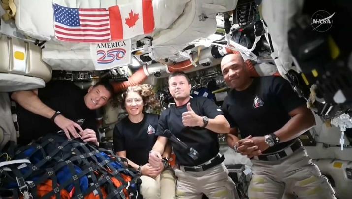 Astronautas de la misión Artemis II en el interior de la cápsula Orión