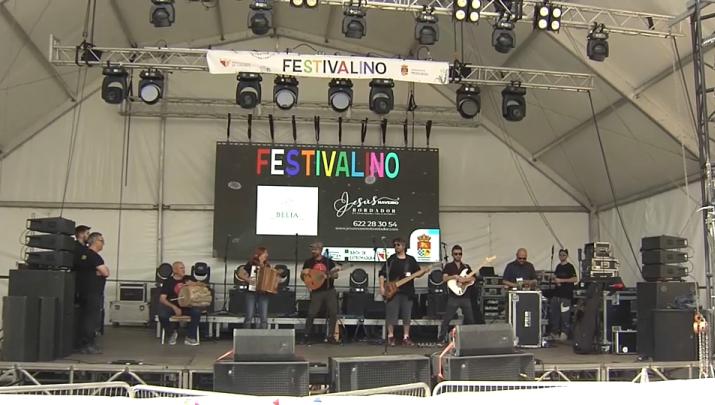Escenario para las actuaciones musicales del Festivalino de Pescueza