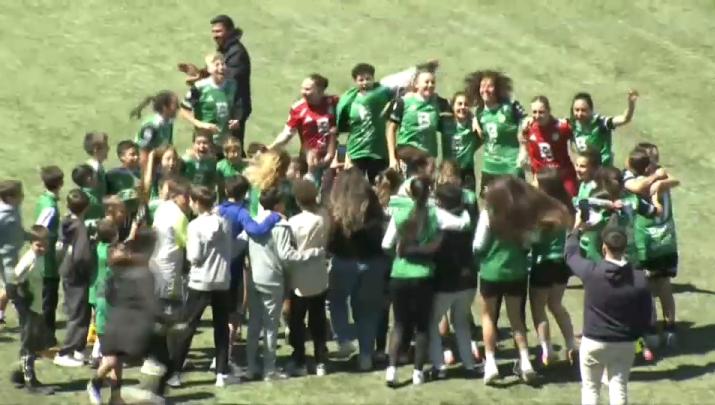 El Sport Extremadura celebra la victoria y el ascenso logrado a Primera Federación