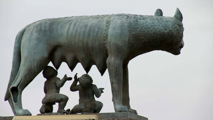 La rotonda de la loba de Mérida, nos recuerda que la capital extremeña está hermanada con Roma