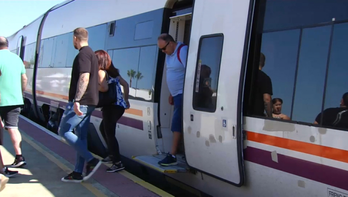 Trenes en el apeadero de la Feria de Zafra