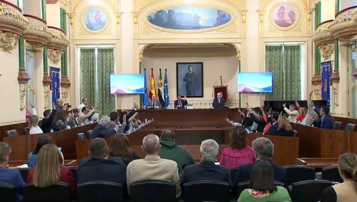 Votación en el pleno de la Diputación de Badajoz
