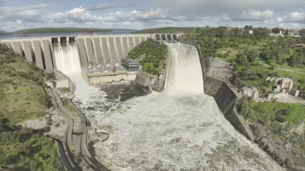 Espectaculares imágenes del embalse de Alcántara a vista de dron