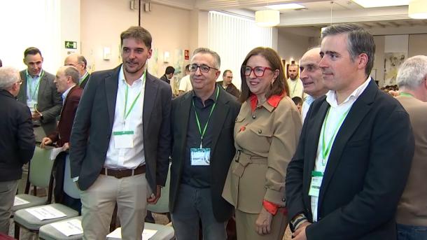 Óscar Llanos, nuevo secretario general de UPA-UCE en la región junto a su antecesor, Ignacio Huertas