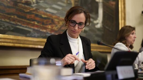 La ministra de Sanidad, Mónica García, durante una comparecencia ante la Comisión de Sanidad en el Senado, a 23 de abril de 2026