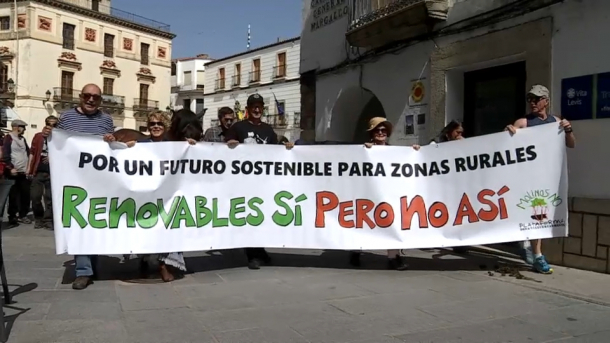 Manifestación en Montánchez contra el parque eólico