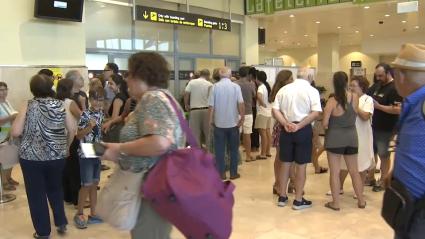 Pasajeros en el aeropuerto de Badajoz