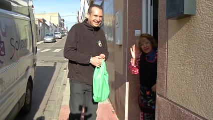 Recogida solidaria de alimentos de la Hermandad de las Lágrimas de Mérida