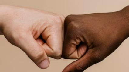 Saludo antirracista