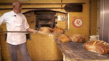 José Antonio Rodríguez en su horno artesano