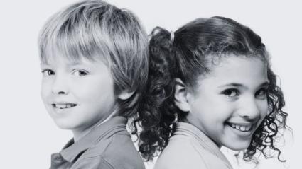 Un niño y una niña