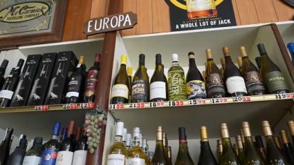El ministro de Agricultura asegura que negociará con las CC.AA. una "posición común" sobre las ayudas al vino