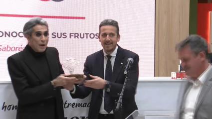 Mario Vaquerizo recibe el Premio a la Excelencia Picota del Jerte 2025 como "un lujo y un honor"