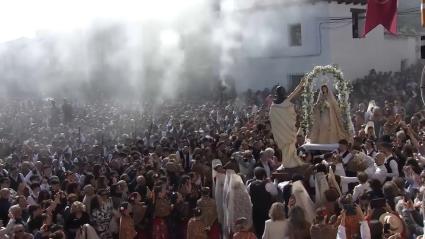 Pólvora y tradición fronteriza en la Resurrección de Zarza la Mayor