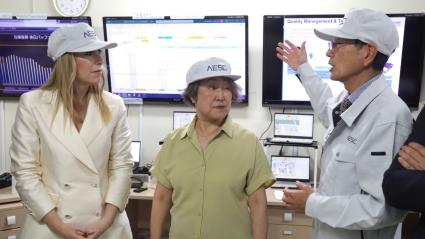 La presidenta de la Junta de Extremadura, María Guardiola, ha visitado Zama Plant, la gigafactoría más antigua de AESC