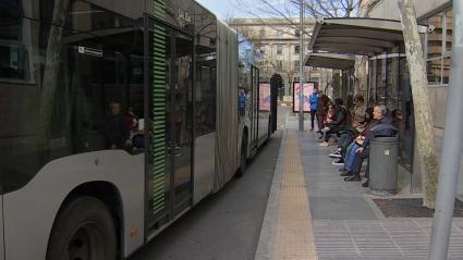 Los mayores de 65 años de Cáceres ya pueden viajar gratis en el bus urbano con el "Bono sénior"
