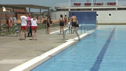  Las principales ciudades extremeñas no prevén adelantar la apertura de sus piscinas
