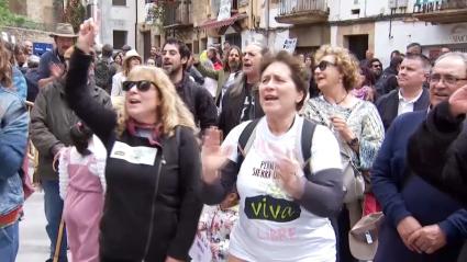 Concentración en Torre de Don Miguel contra el proyecto de mina en la comarca