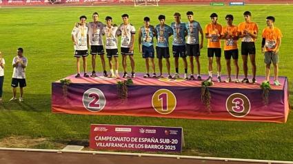 Pódium para el 4x100 del Maven Atletismo Badajoz
