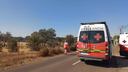 Evacuada una mujer por inhalación de humo en el incendio de Badajoz