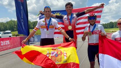 Recogiendo la medalla de plata