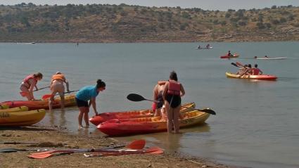 Alange celebra a su IV Festival del Agua con actividades náuticas, talleres y experiencias de bienestar