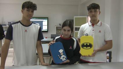 Alumnos del Colegio Salesianos de Badajoz fabrican 'ChemoBox' para niños con cáncer