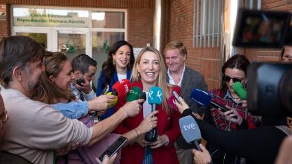 La presidenta de la Junta, María Guardiola, en declaraciones a los medios en Badajoz