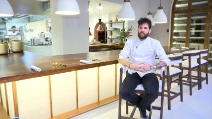 Rubén Hernández, chef extremeño, nos atiende en su restaurante, que ha recibido una estrella Michelín
