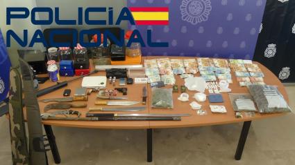 Material intervenido durante la operación llevada a cabo por la Policía Nacional en Plasencia