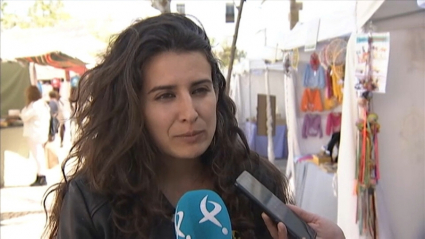 Irene de Miguel atiende a los micrófonos de Canal Extremadura