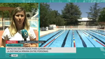Redactora en la piscina de la Ciudad Deportiva de Cáceres