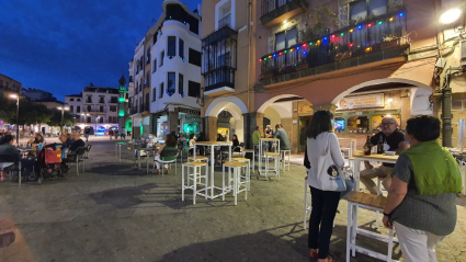 Una terraza en la plaza Mayor de Plasencia