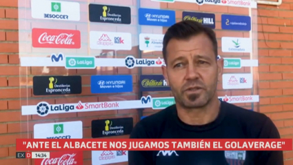 Manuel Mosquera atendiendo a los medios de LaLiga