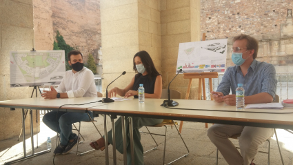 Imagen de la presentación del proyecto con la consejera de Educación, el Alcalde de Cáceres y el arquitecto del proyecto