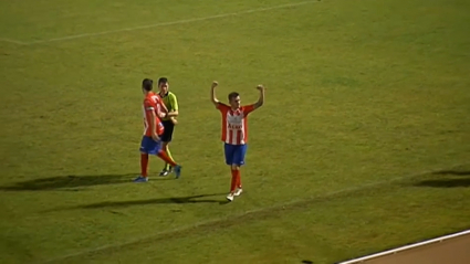 Abraham Pozo celebra un gol ante el Jumilla 