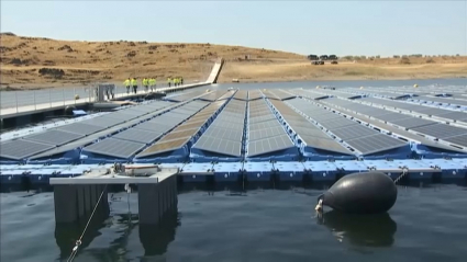 Planta fotovoltaica flotante del embalse de Sierra Brava, en Zorita (Cáceres)