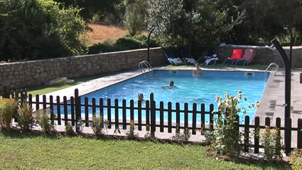 Piscina de un establecimiento rural en Sierra de Gata.