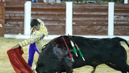 Emilio de Justo, en una de sus tres faenas de la tarde en Plasencia