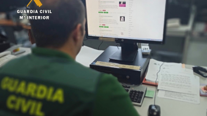 Agente del grupo tecnológico de la Guardia Civil de Cáceres