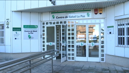 Fachada del centro de salud de La Paz, la barriada pacense elegida para la realización de las pruebas PCR aleatorias entre la población.