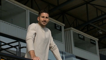 César Morgado en las gradas del Estadio Nuevo Vivero