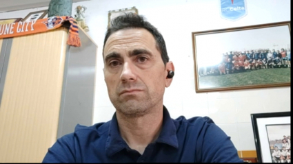 Dani Mori, entrenador del Mérida en su oficina del estadio Romano