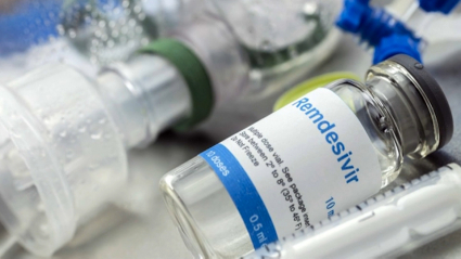 El Remdesivir, aún en fase experimental, es hasta el momento el único fármaco en España que combate con éxito el coronavirus. Dosis en frasco del medicamento Remdesivir.