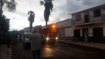 Los bomberos de la Diputación de Cáceres, en Calzadilla
