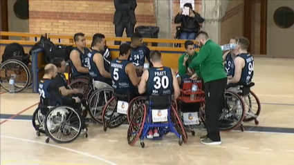 Jorge Borba da instrucciones en un tiempo muerto de la pasada temporada