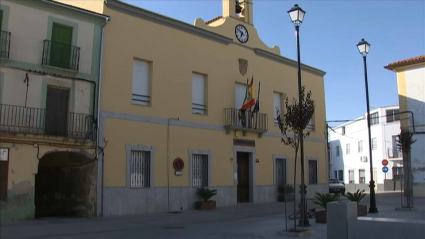 Fachada del Ayuntamiento de Zorita, en Cáceres