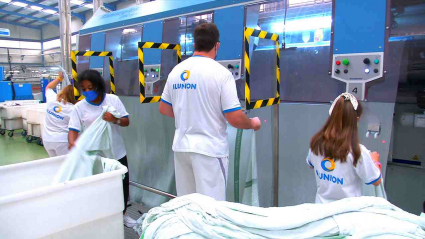 curso de lavandería industrial de la entidad Aimcoz de Zafra orientado a mejorar la empleabilidad de personas en riesgo de exclusión social