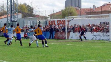 uciano, portero del Alagón, encaja el tercer gol, dos minutos después del penalti.