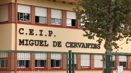 Exterior del Colegio Miguel de Cervantes de Mérida